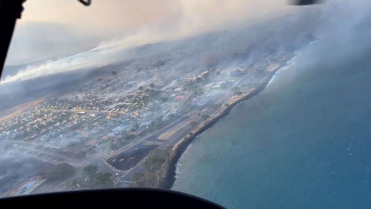 Už 80 obětí požáru na Maui, evakuuje se další město